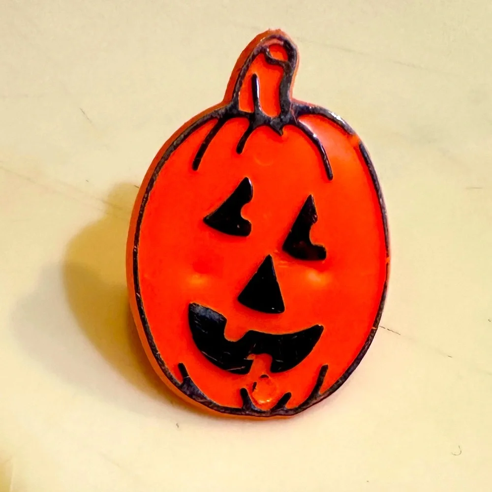 VTG PUMPKIN JACK O LANTERN CHILDRENS KIDS HALLOWEEN TRICK OR TREAT RING PLASTIC